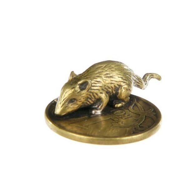 Wallet mouse amulet with a coin happily in money matters