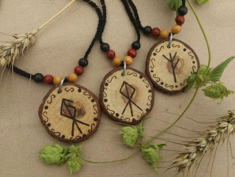 runic talisman for money